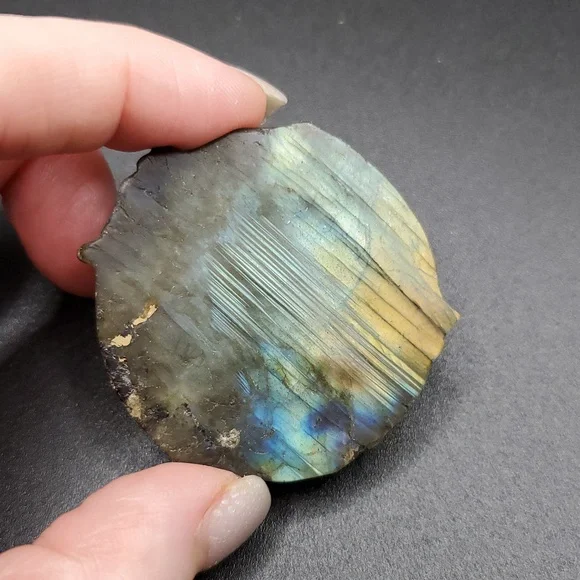 Labradorite Pegasus Coin 🐎 🪽 - Picture 3 of 6